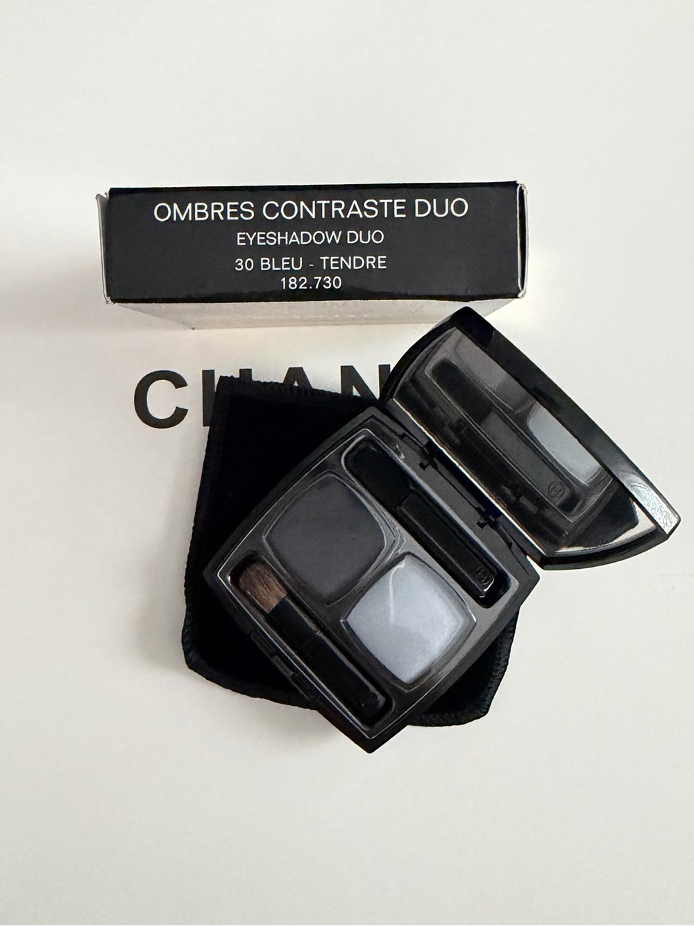 CHANEL Ombres Contraste Duo Eyeshadow - Slate & Ice Blue